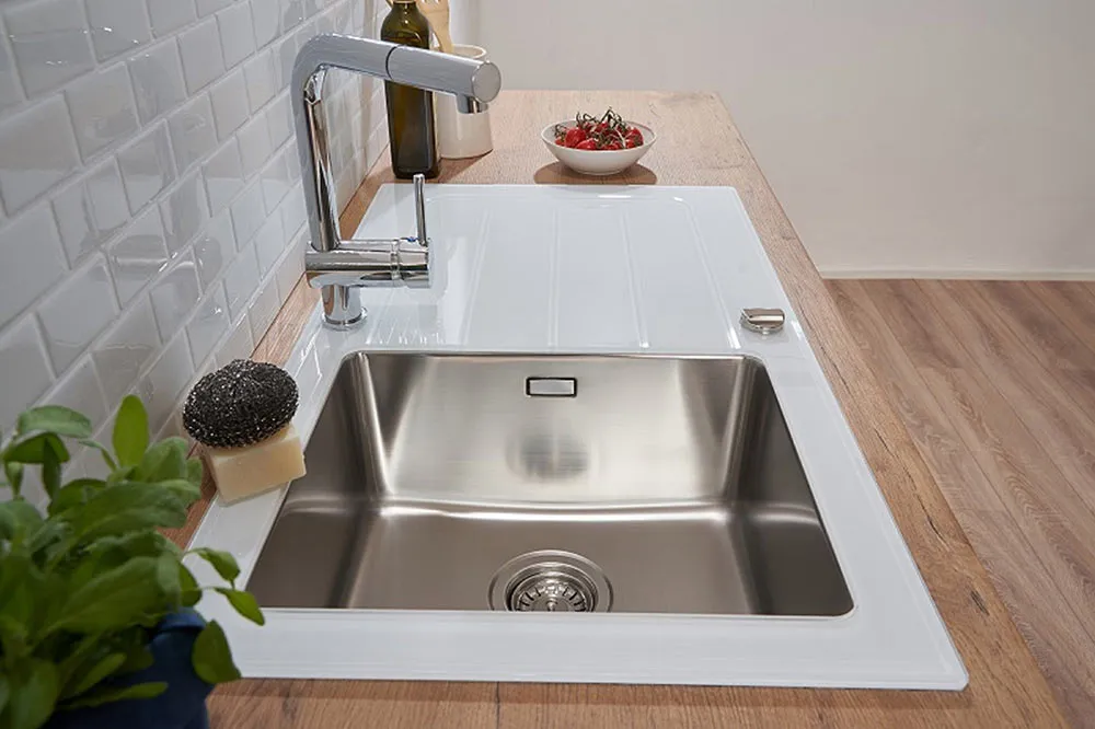 سینک شیشه ای گزینه ای لوکس برای آشپزخانه